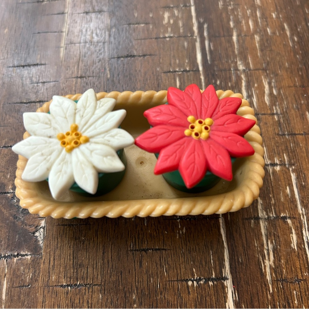 Avon Floral Salt and Pepper Shakers - Poinsettias‎ in Wicker Basket, 3 Piece Set